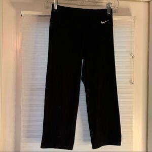 Nike Black Dri- Fit Capri Pants Leggings Athletic XS